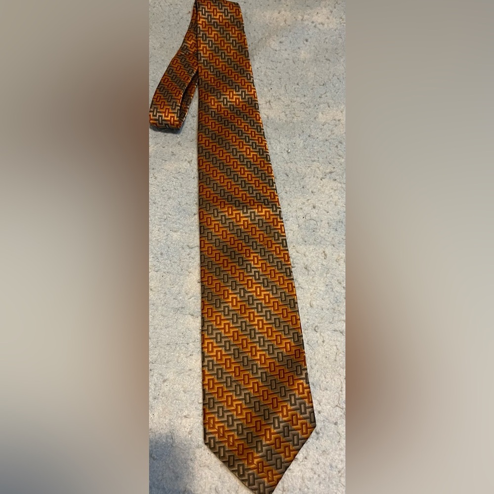 Elegant Geometric Tie in Orange and Brown